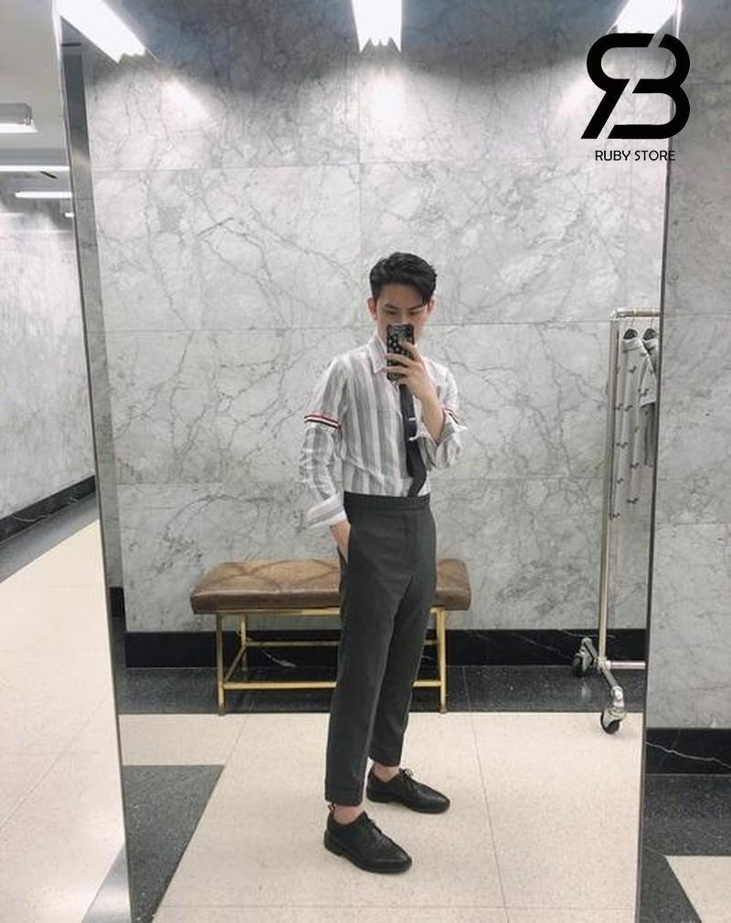 Phối áo sơ mi thom browne màu xám với quần tây xám