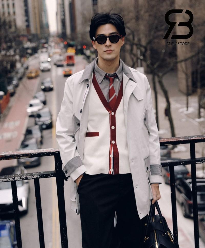 Nam mặc áo thom browne màu trắng