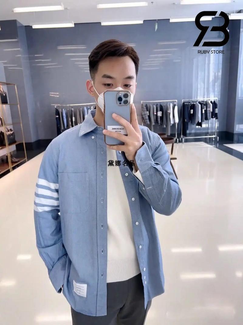 Nam mặc áo thom browne màu xanh dương