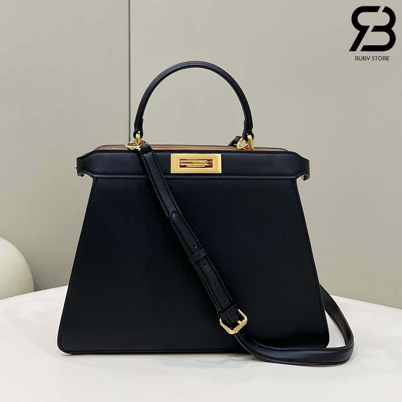 Túi Fendi Peekaboo ISeeU Medium Size 33 Black Calfskin với khóa sang trọng