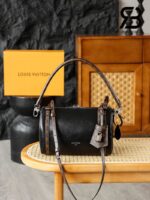 Túi LV Express PM M27920 Saga Noir Best Quality góc nghiêng chi tiết