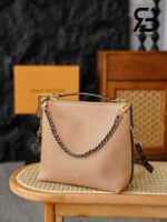 Túi LV Multipass M28029 Arizona Beige Best Quality góc nghiêng chi tiết