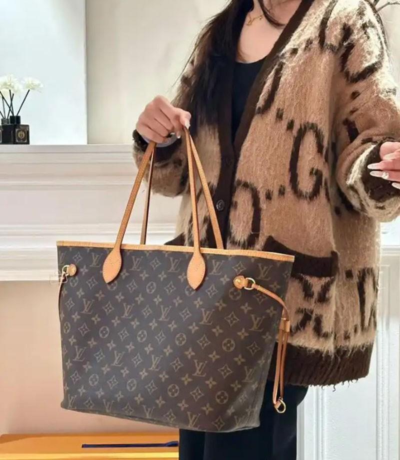 Túi LV Neverfull màu nâu phối áo Gucci nữ