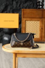 Túi LV Saint Germain BB M26398 Monogram Black góc nghiêng sang trọng