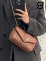 Túi YSL Loulou Small in Matelassé Size 24 Hortensia Lambskin Màu Hồng Best Quality, chi tiết logo khóa