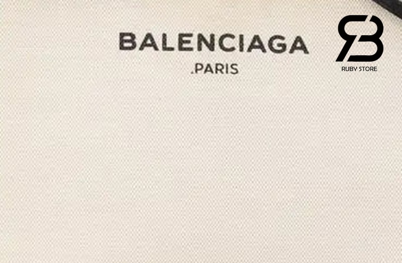 Vải Canvas trên túi balenciaga