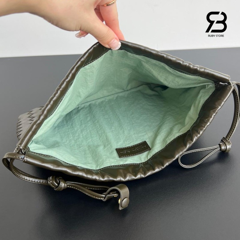 Túi Bottega Veneta Dustbag Medium Cypress Intrecciato Calfskin 32CM màu xanh đậm