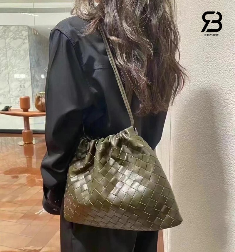 Túi Bottega Veneta Dustbag Medium Cypress Intrecciato Calfskin 32CM Xanh Đậm