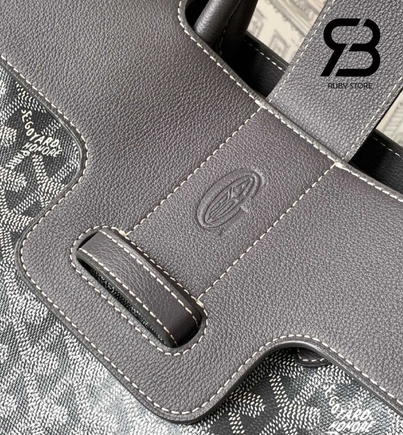 Logo chữ G trên túi Goyard màu xám