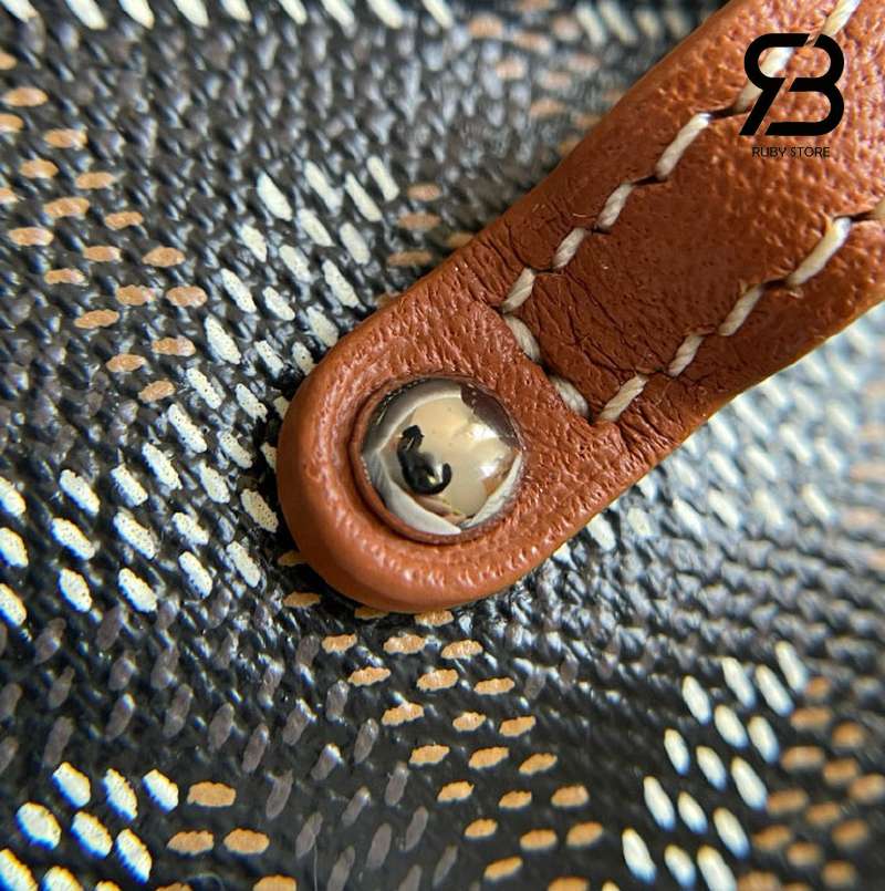 Đường may và da túi Goyard