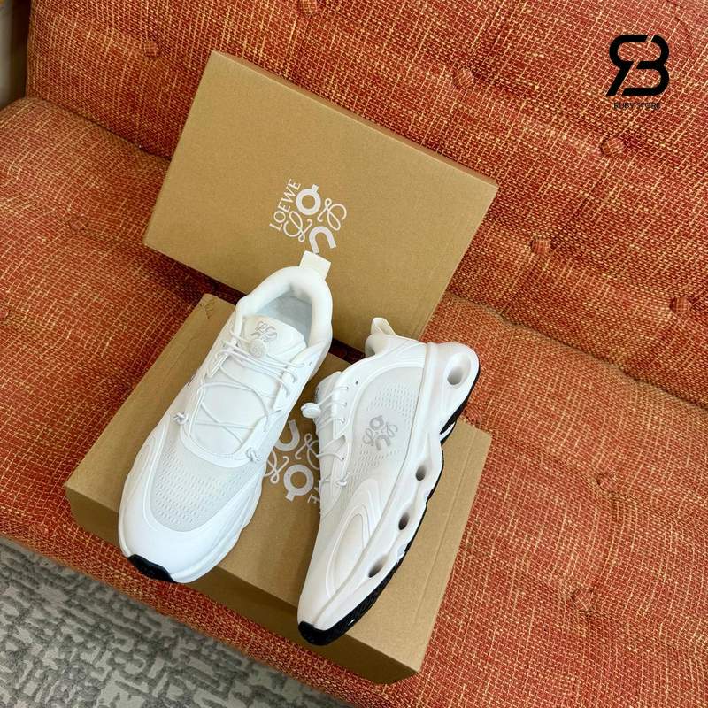 Giày Loewe x On The Roger Cloudsolo All White Trắng Full Best Quality góc nghiêng chi tiết
