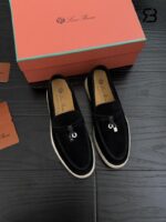 Giày Loro Piana Summer Charms Walk Loafer Suede Black chính hãng, góc nghiêng chi tiết
