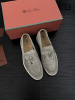 Giày Loro Piana Summer Charms Walk Loafer Suede Grey góc nghiêng chi tiết