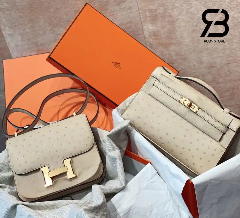 2 chiếc túi hermes da đà điểu màu trắng