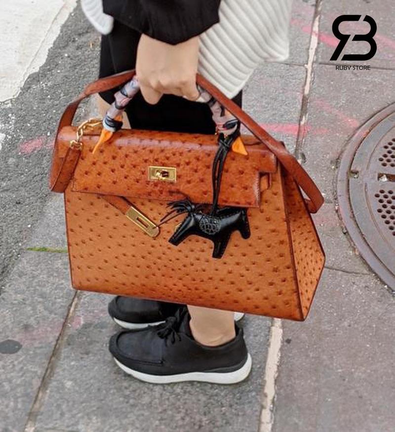 Nữ mang túi Hermes birkin da đà điểu màu cam