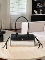 Túi Chanel Baguette SS26 Small Shopping Bag Black White Best Pháp góc nghiêng chi tiết