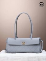 Túi Chanel Baguette SS26 Small Shopping Bag Blue Best Pháp góc nghiêng chi tiết