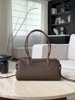 Túi Chanel Baguette SS26 Small Shopping Bag Grey Best Pháp với khóa logo tinh tế