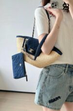 Túi Chanel Coco Beach Small Straw Raffia AS5951 Beige Blue Denim 41CM độc đáo và thời trang.