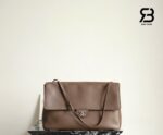 Túi Chanel Maxi Flap Bag Etoupe Grey Màu Xám 38CM chi tiết góc nghiêng