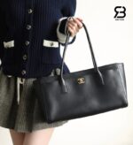 Túi Chanel SS26 Small Tote Bag Black Calfskin sang trọng
