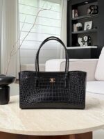 Túi Chanel SS26 Small Tote Bag Black Crocodile Embossed chất lượng tốt