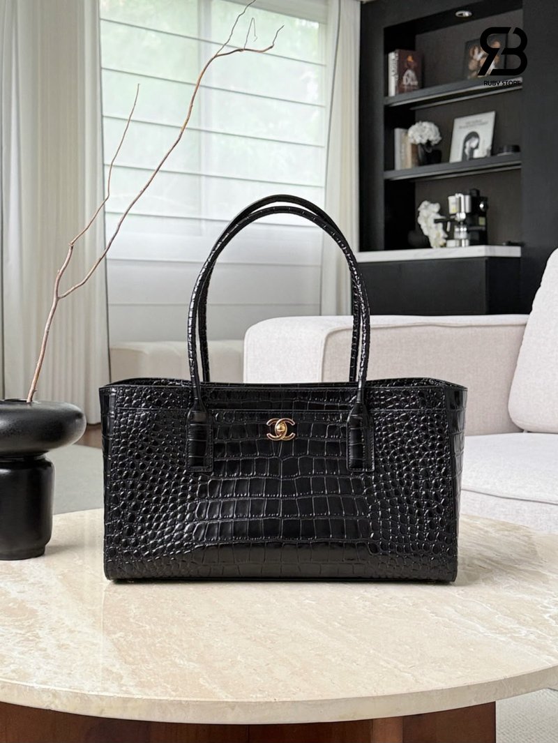 Túi Chanel SS26 Small Tote Bag Black Crocodile Embossed chất lượng tốt