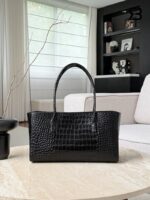 Túi Chanel SS26 Small Tote Bag Black Crocodile Embossed chất lượng tốt