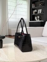 Túi Chanel SS26 Small Tote Bag Black Crocodile Embossed chất lượng cao