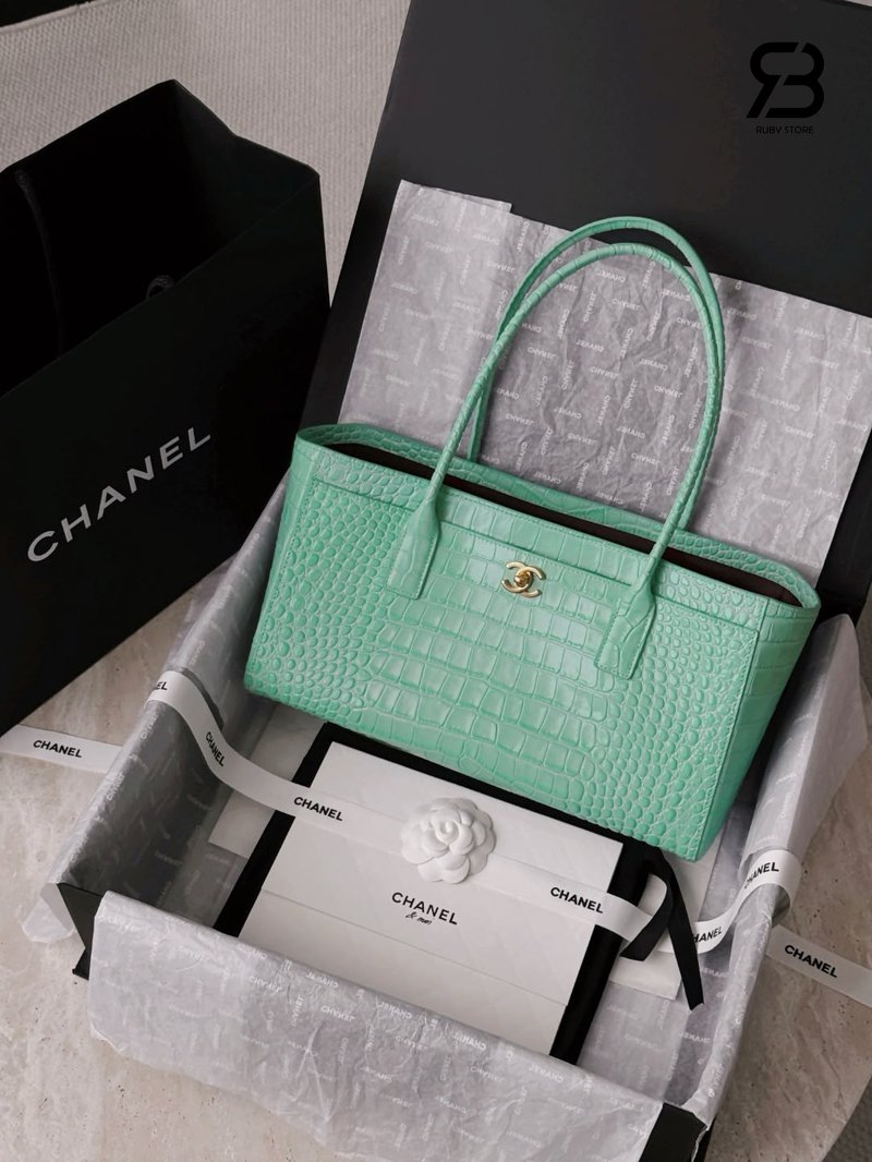 Túi Chanel SS26 Small Tote Bag Mint Crocodile Embossed chất lượng tốt