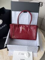 Túi Chanel SS26 Small Tote Bag Red Crocodile Embossed chất lượng tốt