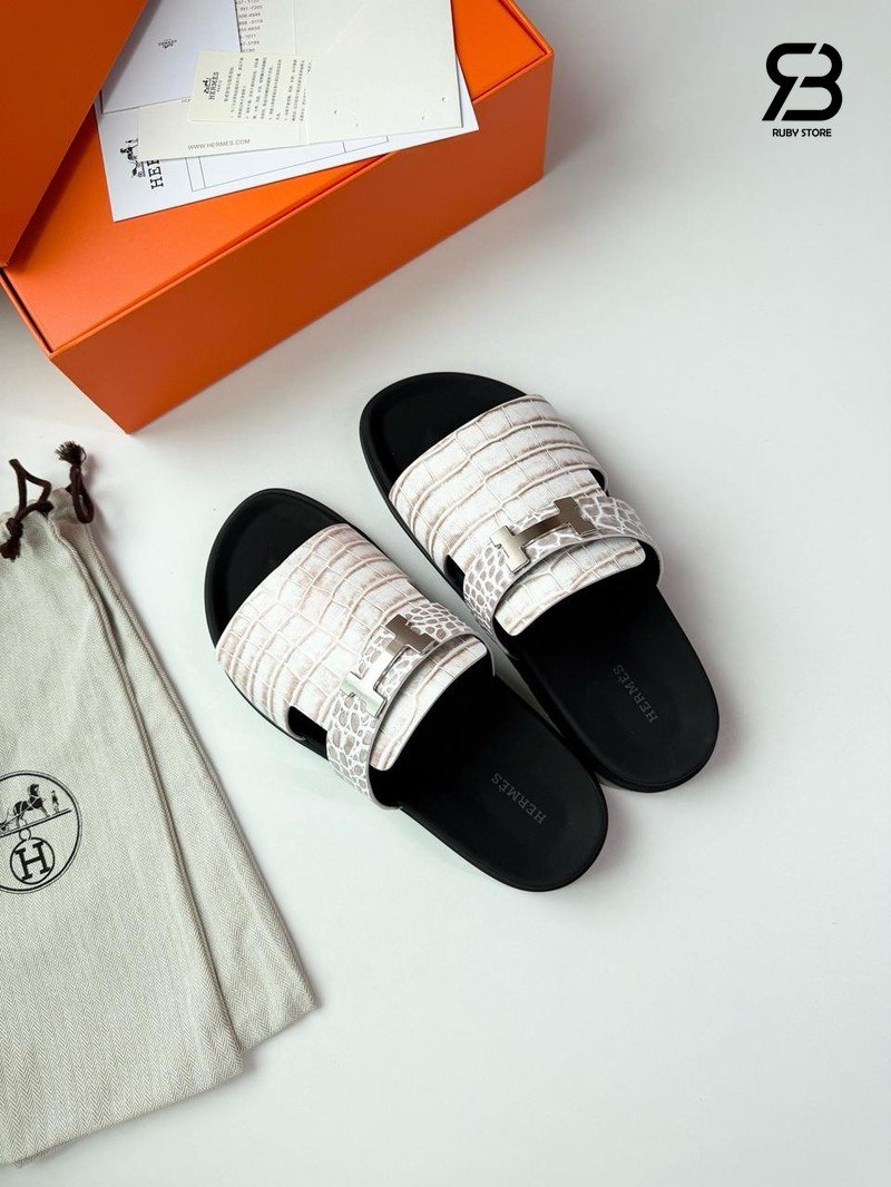 Dép Hermes Jaures Sandal Màu Trắng Da Bò Vân Cá Sấu Chi Tiết Góc Nghiêng