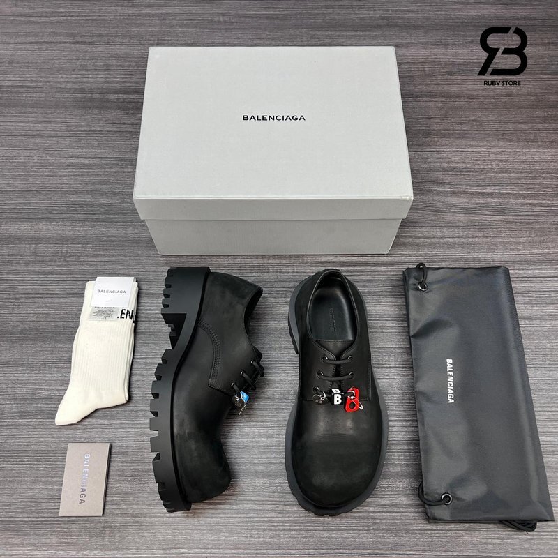 Giày Balenciaga Hummer Derbie Shoe Black With Charms góc nghiêng chi tiết