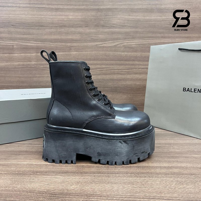 Giày Balenciaga Strike Platform Bootie in Black Soft Bullskin chi tiết góc nghiêng