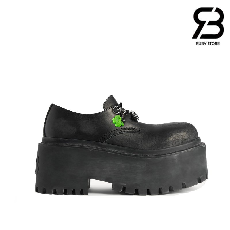 Giày Balenciaga Strike Platform Derby màu đen da bò mềm với charms đa sắc
