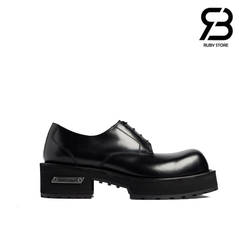 Giày Balenciaga Venom Derby da bê đen, thiết kế thấp sang trọng.