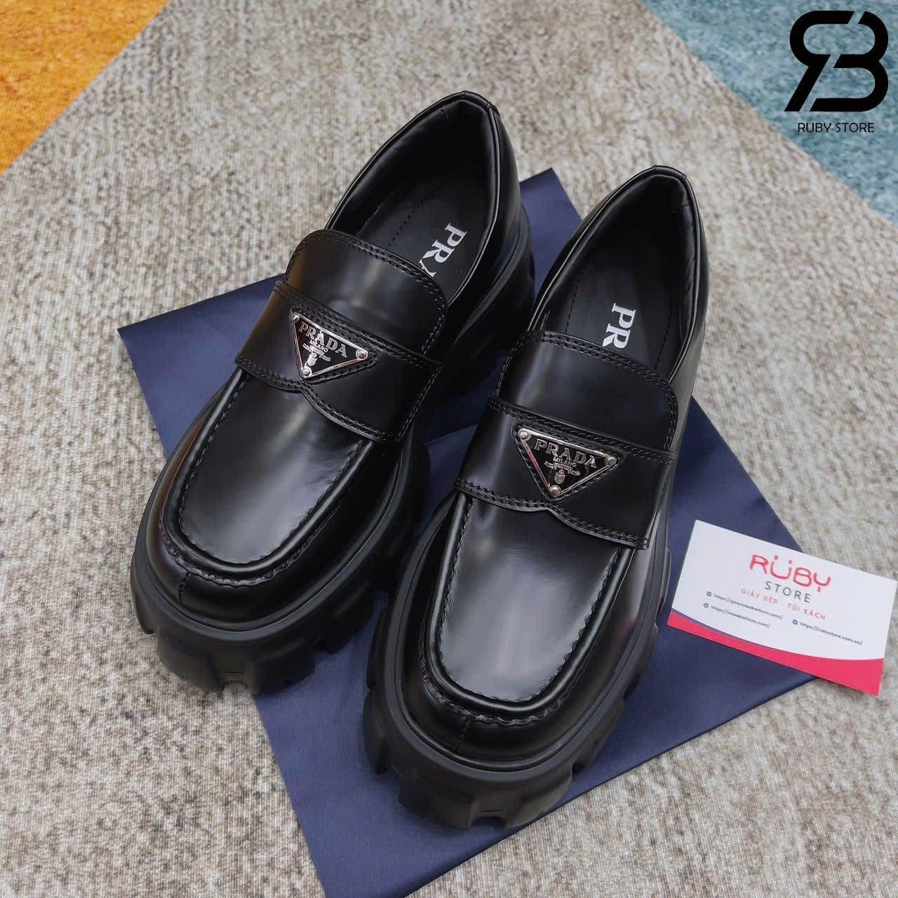 Giày Prada Monolith Brushed Leather Loafer cho nữ, góc nghiêng chi tiết