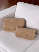 Túi Chanel Maxi Flap Bag Suede Dark Beige Best Pháp chi tiết 4