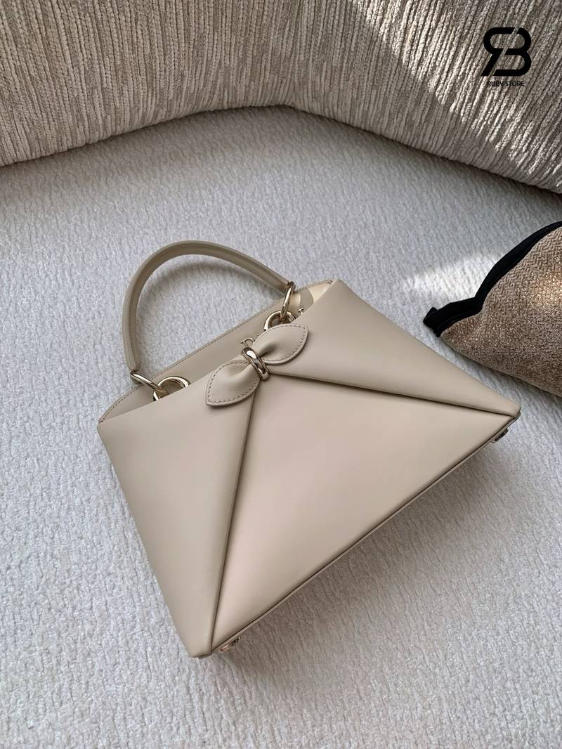 Túi Dior Cigale Small Bag Shiny Supple Calfskin Beige Kem chi tiết góc nghiêng