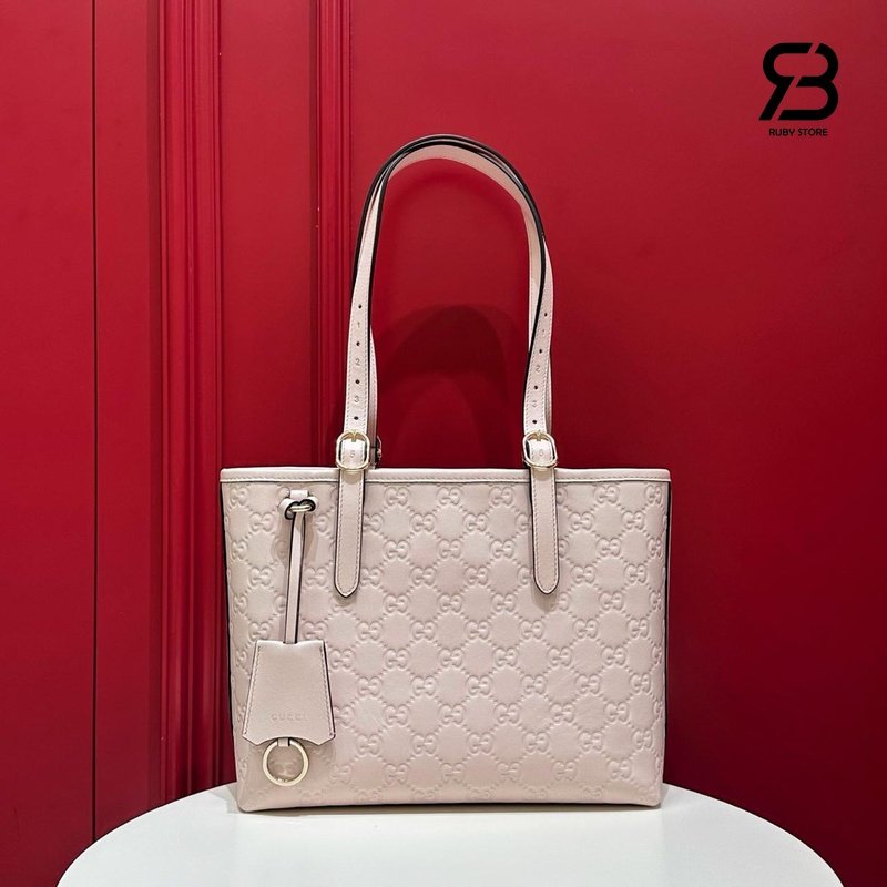 Túi Gucci GG Emblem Medium Tote Bag Pink Leather chi tiết góc nghiêng
