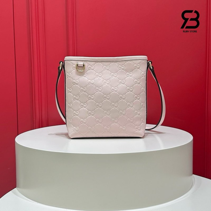 Túi Gucci GG Emblem Nano Bucket Bag Pink GG Leather chi tiết góc nghiêng