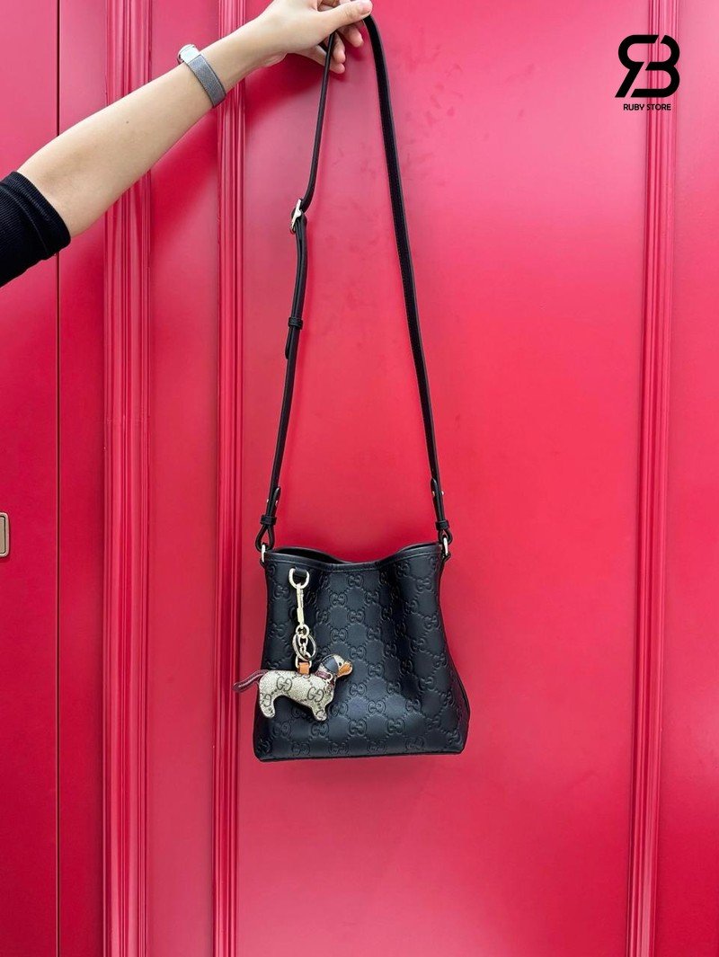 Túi Gucci GG Emblem Small Bucket Bag Black GG Leather cao cấp sang trọng