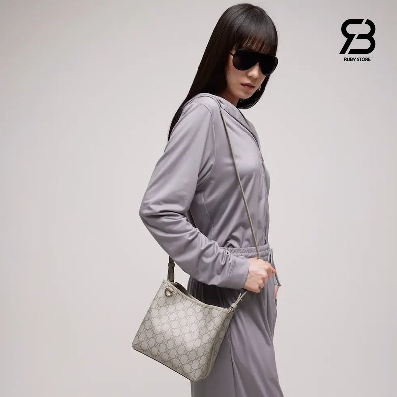 Túi Gucci GG Emblem Small Bucket Bag Grey GG Canvas Best Quality chi tiết 4