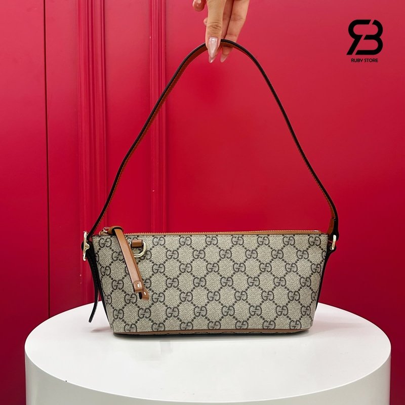 Túi Gucci GG Emblem Small Shoulder Bag Beige Brown GG Canvas chi tiết góc nghiêng