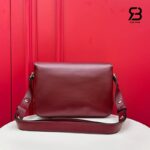 Túi Gucci Horsebit 1955 Aura Small Shoulder Bag Ancora Red với logo tinh tế