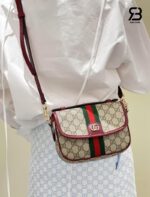 Túi Gucci Ophidia Small Top Handle Bag GG Beige Red 836843 Size 20CM với logo tinh tế