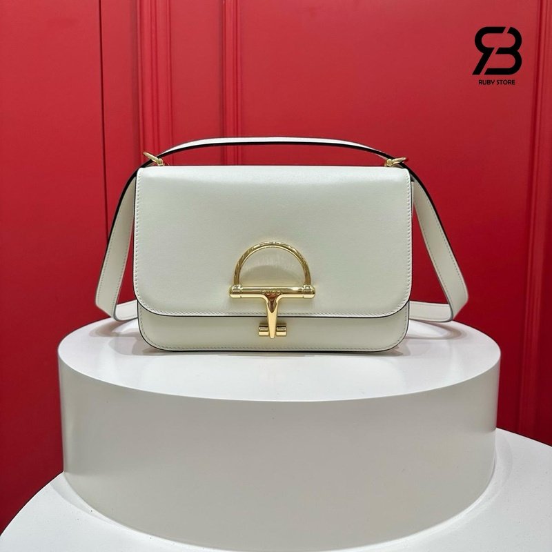 Túi Gucci Siena Small Shoulder Bag Ivory Calfskin 846705 góc nghiêng chi tiết