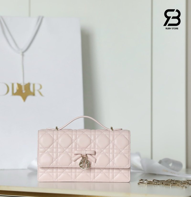 Túi My Dior Mini Bag with Bow Soupir Pink Lambskin chi tiết góc nghiêng