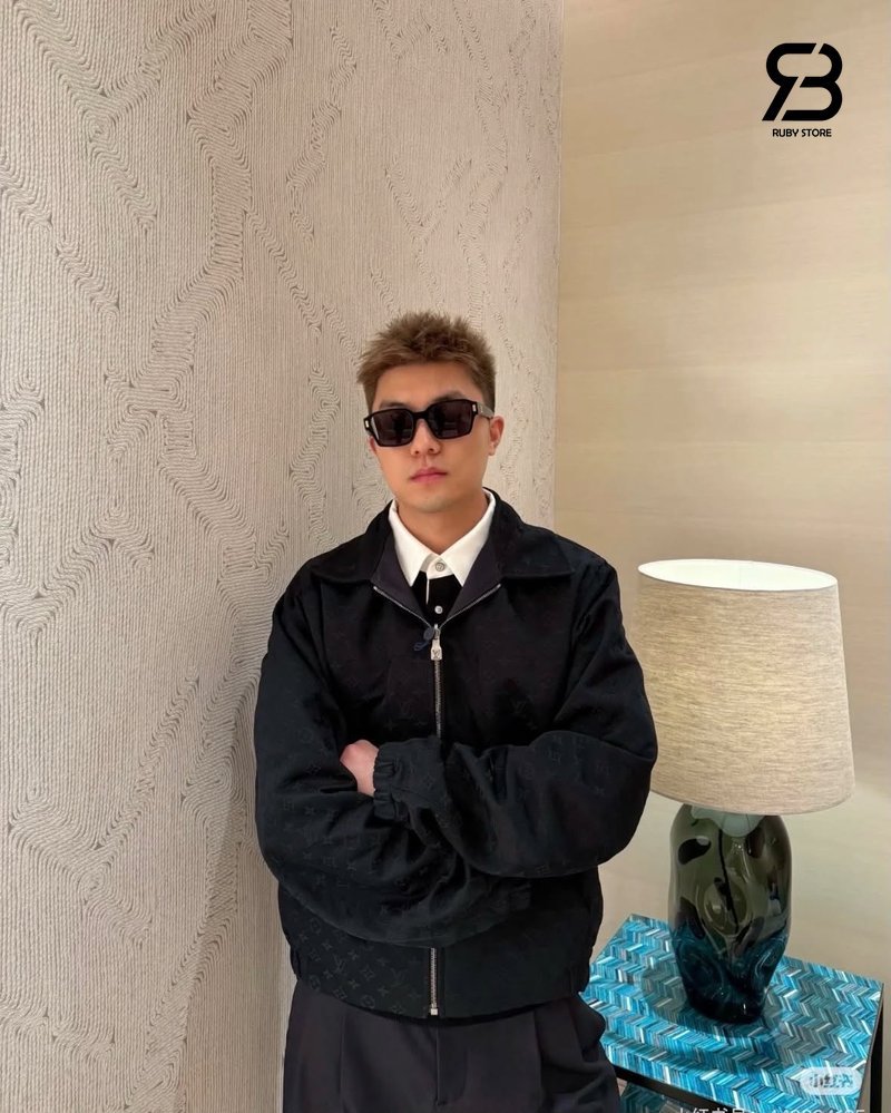 Áo Khoác LV Bomber 2 Mặt Monogram Màu Đen Best Quality với thiết kế tinh tế