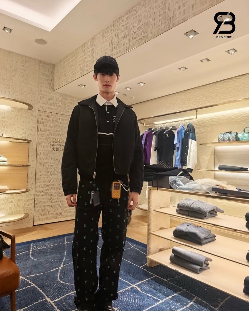 Áo Khoác LV Bomber 2 Mặt Monogram Màu Đen Best Quality chi tiết